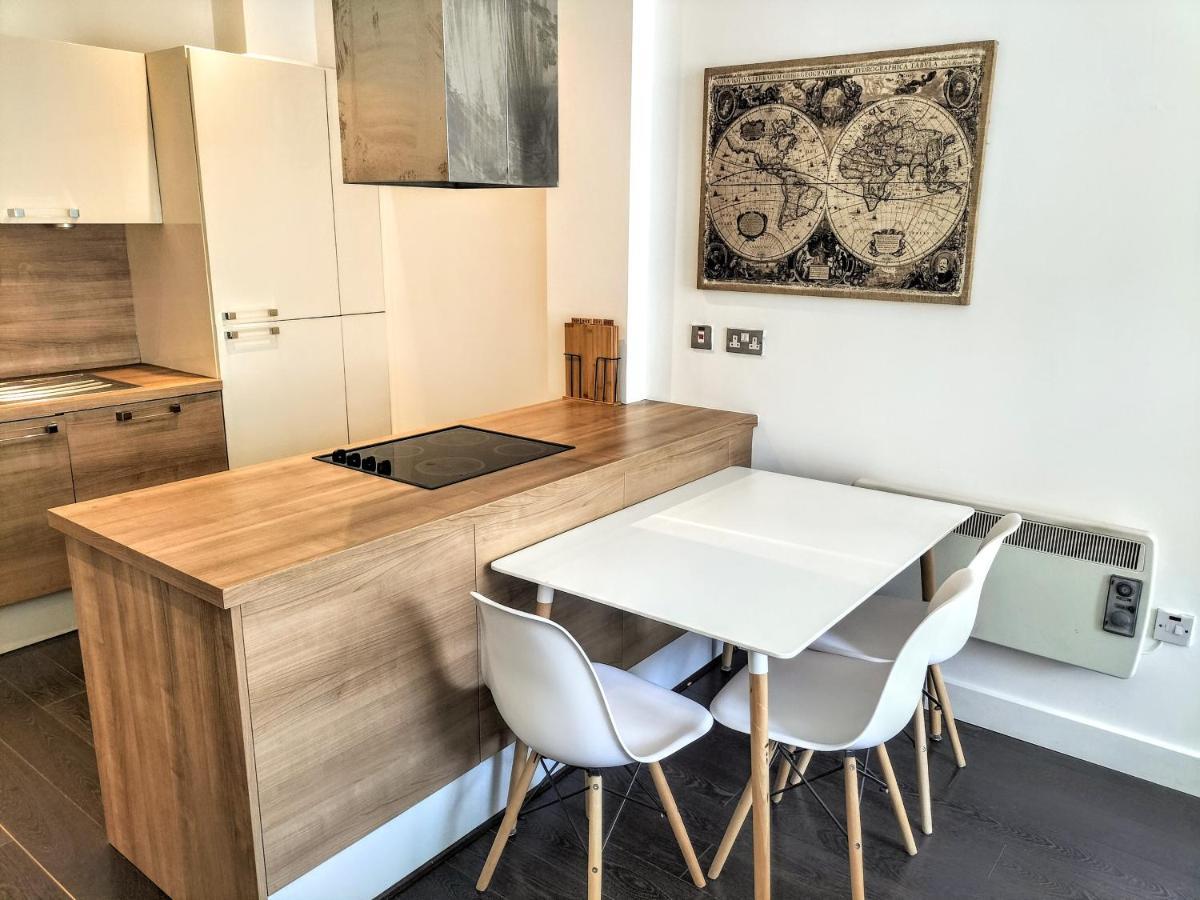 Stylish & Cosy Abode With Free Parking. Liverpool