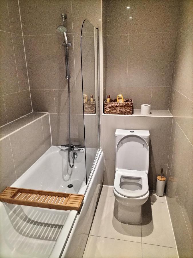 Stylish & Cosy Abode With Free Parking. Apartment *